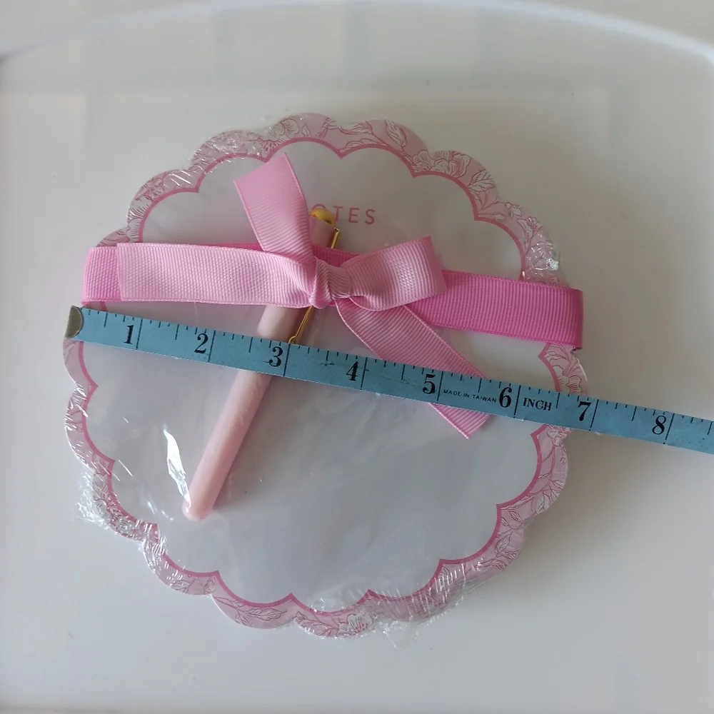 OCS Designs Round Scalloped Edge Listpad 100 Sheets Petals on Pink White 7